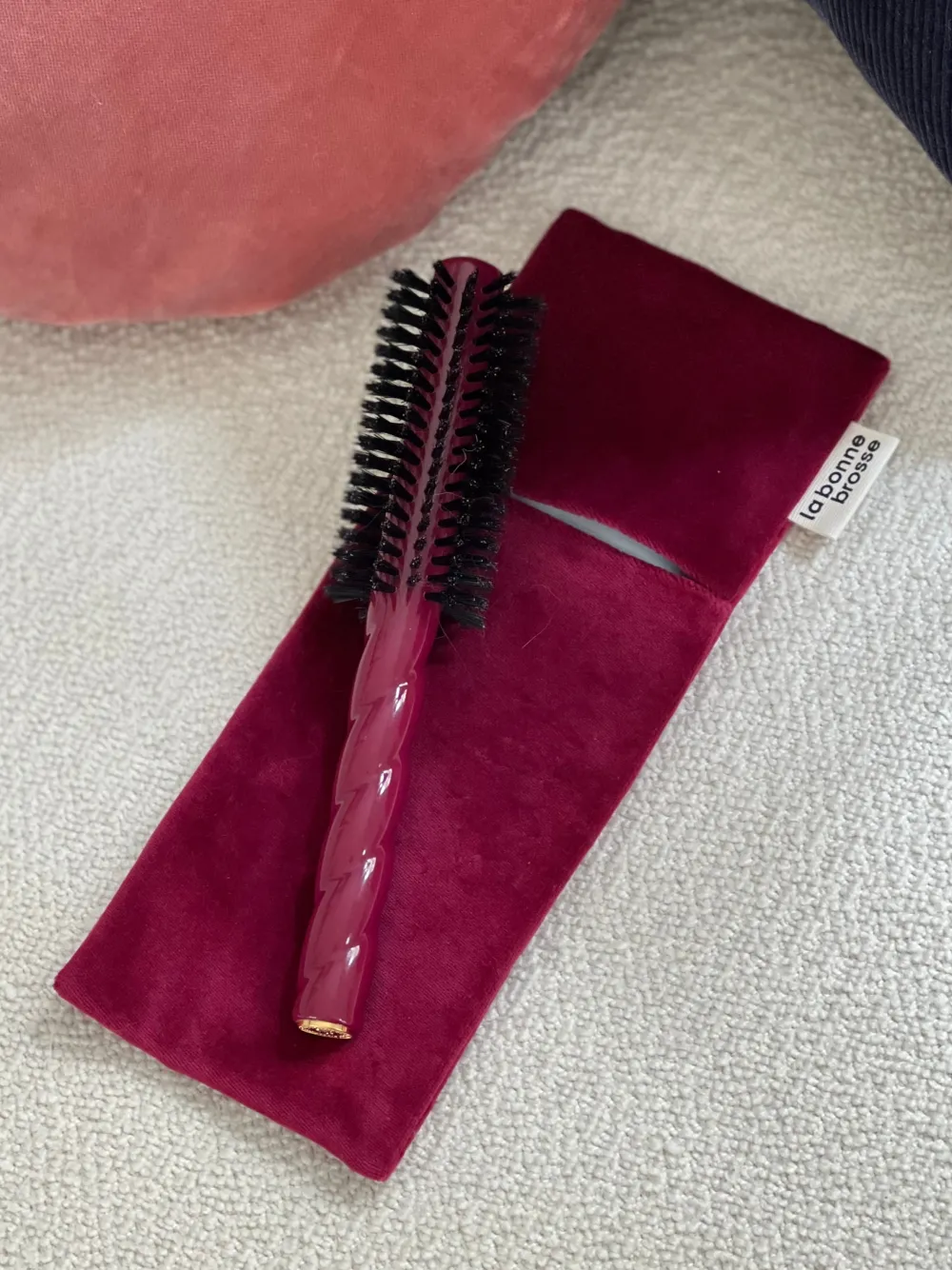 La Pochette "Brosse Ronde N.05" Rouge Cerise|La Bonne Brosse Clearance