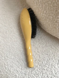 N.01 La Brosse Brillance & Soin L'UNIVERSELLE Jaune Safran|La Bonne Brosse Discount