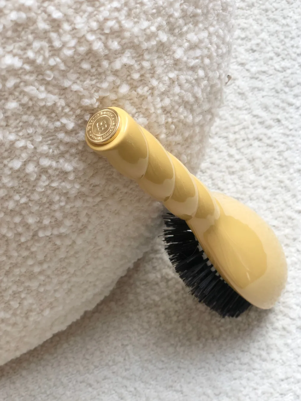 N.01 La Brosse Brillance & Soin L'UNIVERSELLE Jaune Safran|La Bonne Brosse Discount