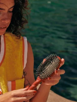 N.03 La Brosse Cuir Chevelu Sensible L'INDISPENSABLE DOUCEUR Terre Battue|La Bonne Brosse Discount