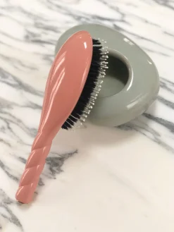 N.03 La Brosse Cuir Chevelu Sensible L'INDISPENSABLE DOUCEUR Corail|La Bonne Brosse Flash Sale