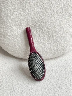 N.03 La Brosse Cuir Chevelu Sensible L'INDISPENSABLE DOUCEUR Rouge Cerise|La Bonne Brosse New