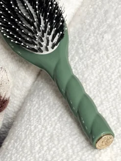 N.03 La Brosse Cuir Chevelu Sensible L'INDISPENSABLE DOUCEUR Vert Amande|La Bonne Brosse Flash Sale