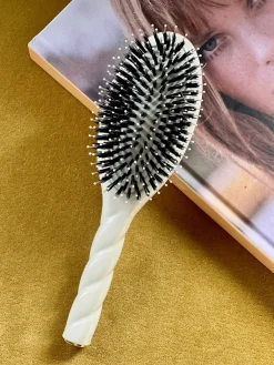 N.03 La Brosse Cuir Chevelu Sensible L'INDISPENSABLE DOUCEUR Blanc Crème|La Bonne Brosse Shop