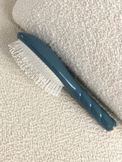 N.04 La Brosse Démêlante & Massante LA MIRACLE Bleu Encre|La Bonne Brosse Outlet