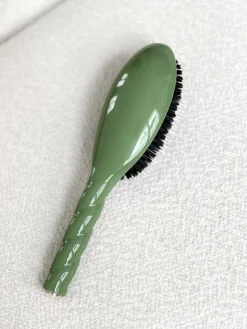 N.02 La Brosse Démêlante & Soin L'INDISPENSABLE Vert Amande|La Bonne Brosse Hot