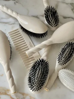 N.02 La Brosse Démêlante & Soin L'INDISPENSABLE Blanc Crème|La Bonne Brosse Outlet