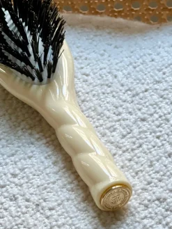N.01 La Petite Brosse Brillance & Soin L’UNIVERSELLE Ivoire Cair|La Bonne Brosse Online
