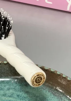 N.03 La Petite Brosse Cuir Chevelu Sensible L’INDISPENSABLE DOUCEUR Blanc Crème|La Bonne Brosse Sale