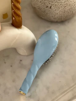 N.03 La Petite Brosse Cuir Chevelu Sensible L’INDISPENSABLE DOUCEUR Bleu Ciel|La Bonne Brosse New