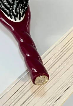 N.03 La Petite Brosse Cuir Chevelu Sensible L’INDISPENSABLE DOUCEUR Rouge Cerise|La Bonne Brosse Best