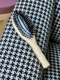 N.03 La Petite Brosse Cuir Chevelu Sensible L’INDISPENSABLE DOUCEUR Ivoire Cair|La Bonne Brosse Cheap